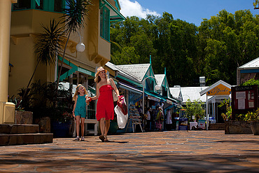 Palm Cove Shopping